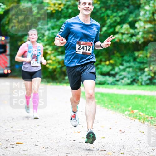 12.10.2025 - Bramfelder Halbmarathon 2025 Dr. Thomas Lammeyer http://msf.ph/oto/9353665 12.10.2025 10:47:49 Laufen 2412, 96 meine-sportfotos.de