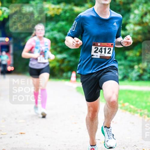 12.10.2025 - Bramfelder Halbmarathon 2025 Dr. Thomas Lammeyer http://msf.ph/oto/9353670 12.10.2025 10:47:49 Laufen 2412, 96 meine-sportfotos.de