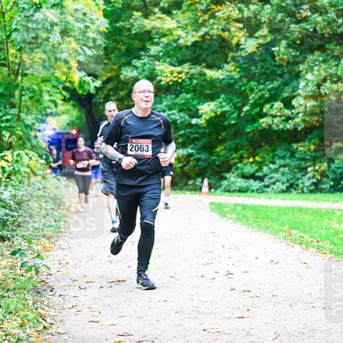 12.10.2025 - Bramfelder Halbmarathon 2025 Dr. Thomas Lammeyer http://msf.ph/oto/9353723 12.10.2025 10:48:00 Laufen 2063 meine-sportfotos.de