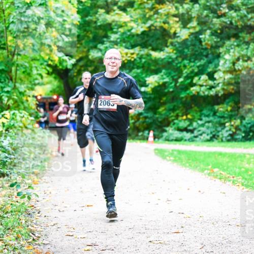 12.10.2025 - Bramfelder Halbmarathon 2025 Dr. Thomas Lammeyer http://msf.ph/oto/9353725 12.10.2025 10:48:01 Laufen 2063 meine-sportfotos.de