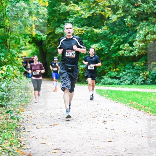 12.10.2025 - Bramfelder Halbmarathon 2025 Dr. Thomas Lammeyer http://msf.ph/oto/9353736 12.10.2025 10:48:03 Laufen 2782, 2137, 2829 meine-sportfotos.de
