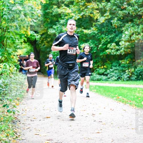 12.10.2025 - Bramfelder Halbmarathon 2025 Dr. Thomas Lammeyer http://msf.ph/oto/9353739 12.10.2025 10:48:03 Laufen 2782, 2137, 2829 meine-sportfotos.de