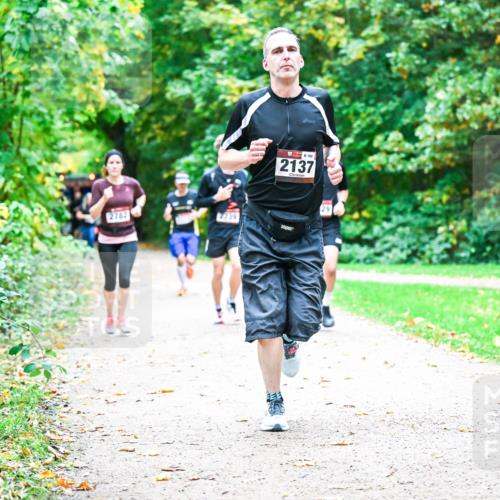 12.10.2025 - Bramfelder Halbmarathon 2025 Dr. Thomas Lammeyer http://msf.ph/oto/9353743 12.10.2025 10:48:03 Laufen 2782, 2739, 160, 2137, 29 meine-sportfotos.de