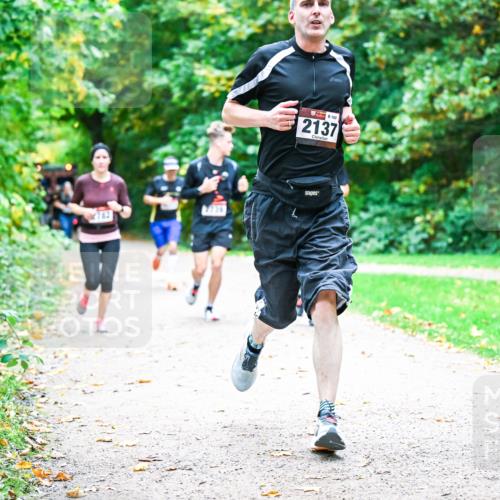 12.10.2025 - Bramfelder Halbmarathon 2025 Dr. Thomas Lammeyer http://msf.ph/oto/9353745 12.10.2025 10:48:04 Laufen 2712, 2736, 160, 2137 meine-sportfotos.de