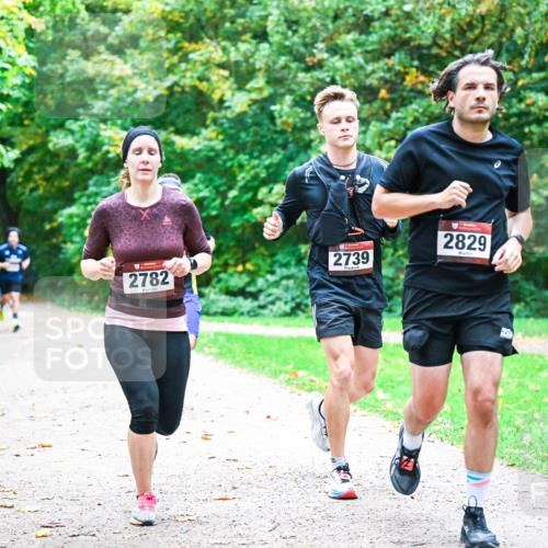 12.10.2025 - Bramfelder Halbmarathon 2025 Dr. Thomas Lammeyer http://msf.ph/oto/9353757 12.10.2025 10:48:06 Laufen 2782, 2739, 2829 meine-sportfotos.de