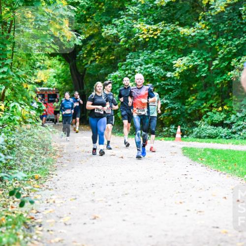 12.10.2025 - Bramfelder Halbmarathon 2025 Dr. Thomas Lammeyer http://msf.ph/oto/9353783 12.10.2025 10:48:12 Laufen 2153, 2583, 723, 2709, 104, 2408 meine-sportfotos.de