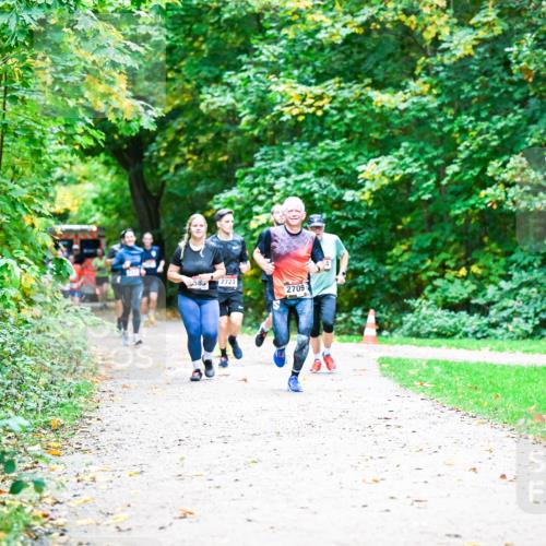 12.10.2025 - Bramfelder Halbmarathon 2025 Dr. Thomas Lammeyer http://msf.ph/oto/9353787 12.10.2025 10:48:13 Laufen 585, 2723, 2709 meine-sportfotos.de