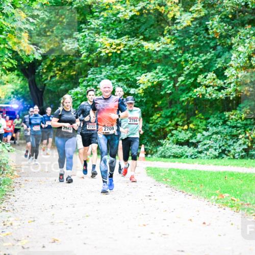 12.10.2025 - Bramfelder Halbmarathon 2025 Dr. Thomas Lammeyer http://msf.ph/oto/9353794 12.10.2025 10:48:14 Laufen 2583, 2153, 2723, 2784, 2709 meine-sportfotos.de