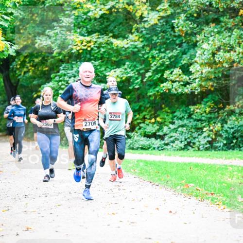 12.10.2025 - Bramfelder Halbmarathon 2025 Dr. Thomas Lammeyer http://msf.ph/oto/9353803 12.10.2025 10:48:15 Laufen 2153, 2784, 2585, 2709 meine-sportfotos.de