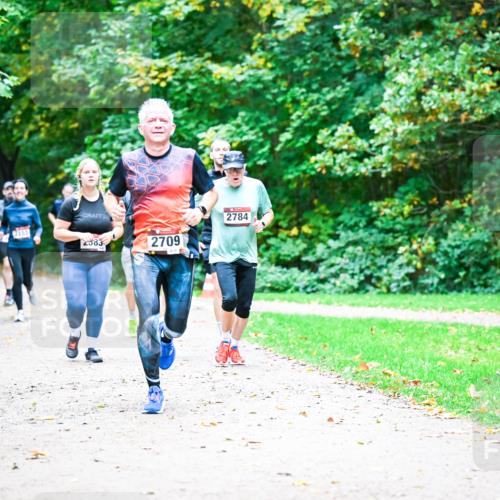 12.10.2025 - Bramfelder Halbmarathon 2025 Dr. Thomas Lammeyer http://msf.ph/oto/9353806 12.10.2025 10:48:15 Laufen 2583, 2784, 2709 meine-sportfotos.de