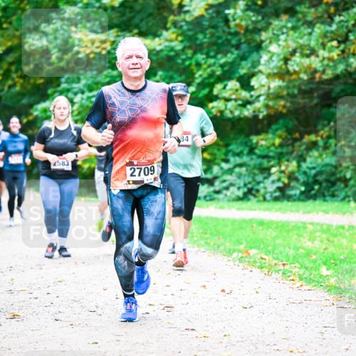 12.10.2025 - Bramfelder Halbmarathon 2025 Dr. Thomas Lammeyer http://msf.ph/oto/9353809 12.10.2025 10:48:16 Laufen 2583, 2709, 84 meine-sportfotos.de