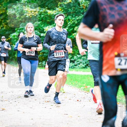 12.10.2025 - Bramfelder Halbmarathon 2025 Dr. Thomas Lammeyer http://msf.ph/oto/9353816 12.10.2025 10:48:18 Laufen 2583, 2723, 2709 meine-sportfotos.de