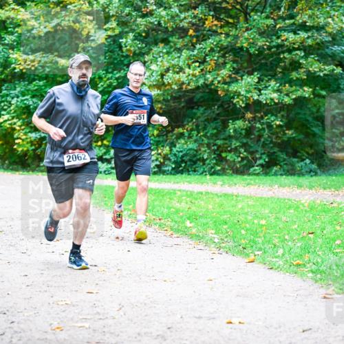 12.10.2025 - Bramfelder Halbmarathon 2025 Dr. Thomas Lammeyer http://msf.ph/oto/9353839 12.10.2025 10:48:23 Laufen 2047, 2001, 2062, 151 meine-sportfotos.de