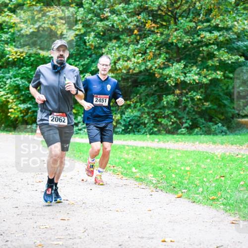 12.10.2025 - Bramfelder Halbmarathon 2025 Dr. Thomas Lammeyer http://msf.ph/oto/9353840 12.10.2025 10:48:23 Laufen 2047, 2062, 1, 2451 meine-sportfotos.de