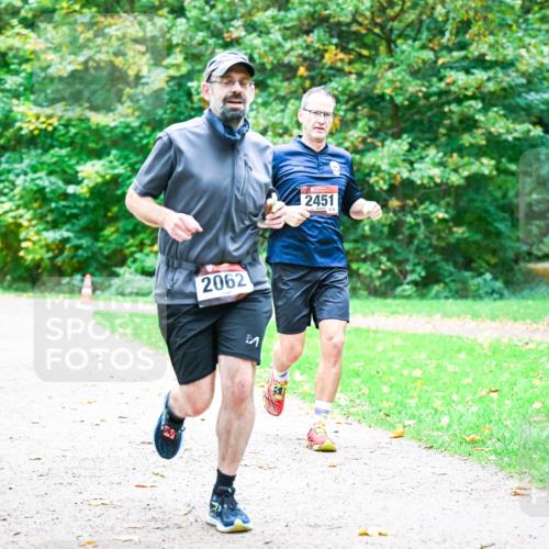 12.10.2025 - Bramfelder Halbmarathon 2025 Dr. Thomas Lammeyer http://msf.ph/oto/9353843 12.10.2025 10:48:23 Laufen 2047, 2062, 2451 meine-sportfotos.de