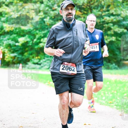 12.10.2025 - Bramfelder Halbmarathon 2025 Dr. Thomas Lammeyer http://msf.ph/oto/9353846 12.10.2025 10:48:24 Laufen 2062, 2451 meine-sportfotos.de