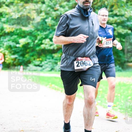 12.10.2025 - Bramfelder Halbmarathon 2025 Dr. Thomas Lammeyer http://msf.ph/oto/9353847 12.10.2025 10:48:24 Laufen 2062, 451 meine-sportfotos.de