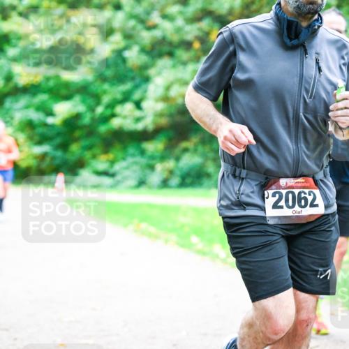12.10.2025 - Bramfelder Halbmarathon 2025 Dr. Thomas Lammeyer http://msf.ph/oto/9353849 12.10.2025 10:48:24 Laufen 2062 meine-sportfotos.de