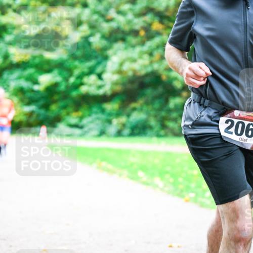 12.10.2025 - Bramfelder Halbmarathon 2025 Dr. Thomas Lammeyer http://msf.ph/oto/9353850 12.10.2025 10:48:24 Laufen 2062 meine-sportfotos.de