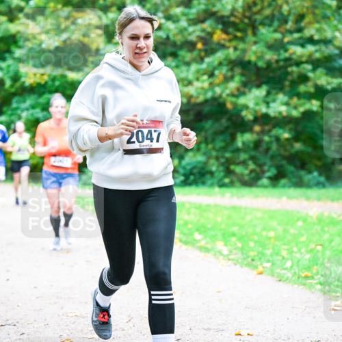 12.10.2025 - Bramfelder Halbmarathon 2025 Dr. Thomas Lammeyer http://msf.ph/oto/9353860 12.10.2025 10:48:26 Laufen 2047 meine-sportfotos.de