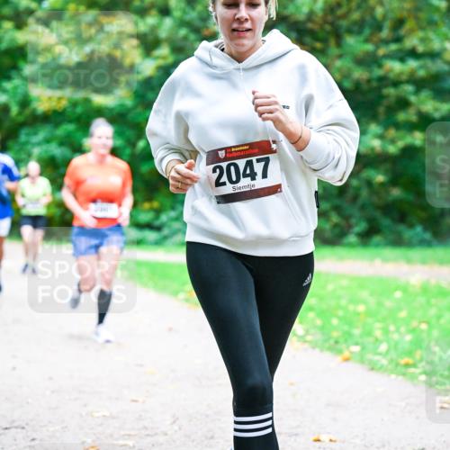 12.10.2025 - Bramfelder Halbmarathon 2025 Dr. Thomas Lammeyer http://msf.ph/oto/9353862 12.10.2025 10:48:27 Laufen 34, 2047 meine-sportfotos.de