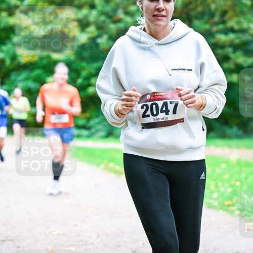 12.10.2025 - Bramfelder Halbmarathon 2025 Dr. Thomas Lammeyer http://msf.ph/oto/9353863 12.10.2025 10:48:27 Laufen 34, 2047 meine-sportfotos.de
