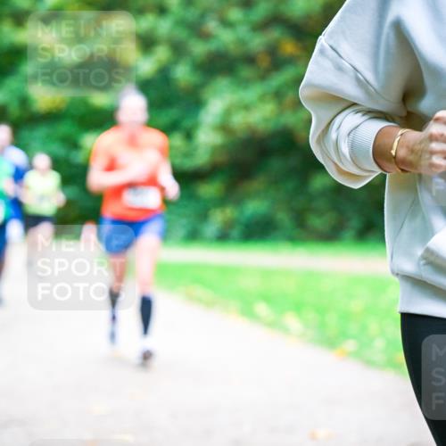 12.10.2025 - Bramfelder Halbmarathon 2025 Dr. Thomas Lammeyer http://msf.ph/oto/9353865 12.10.2025 10:48:27 Laufen 34, 204 meine-sportfotos.de