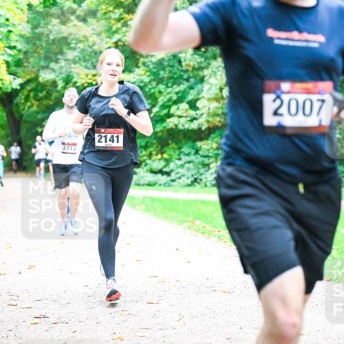 12.10.2025 - Bramfelder Halbmarathon 2025 Dr. Thomas Lammeyer http://msf.ph/oto/9353893 12.10.2025 10:48:32 Laufen 2713, 2141, 2007 meine-sportfotos.de