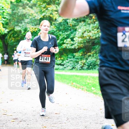 12.10.2025 - Bramfelder Halbmarathon 2025 Dr. Thomas Lammeyer http://msf.ph/oto/9353894 12.10.2025 10:48:33 Laufen 2713, 2141, 2007 meine-sportfotos.de