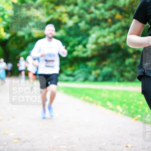 12.10.2025 - Bramfelder Halbmarathon 2025 Dr. Thomas Lammeyer http://msf.ph/oto/9353901 12.10.2025 10:48:34 Laufen 34, 2141 meine-sportfotos.de