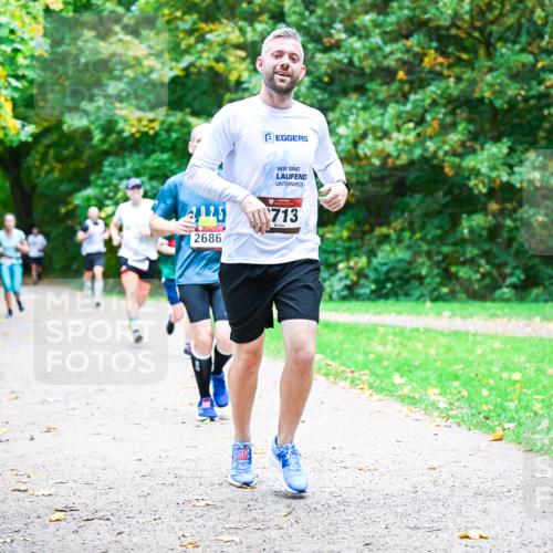 12.10.2025 - Bramfelder Halbmarathon 2025 Dr. Thomas Lammeyer http://msf.ph/oto/9353904 12.10.2025 10:48:35 Laufen 2125713, 2686 meine-sportfotos.de