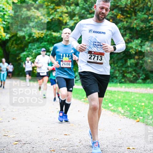 12.10.2025 - Bramfelder Halbmarathon 2025 Dr. Thomas Lammeyer http://msf.ph/oto/9353907 12.10.2025 10:48:35 Laufen 21, 25, 2686, 2713 meine-sportfotos.de