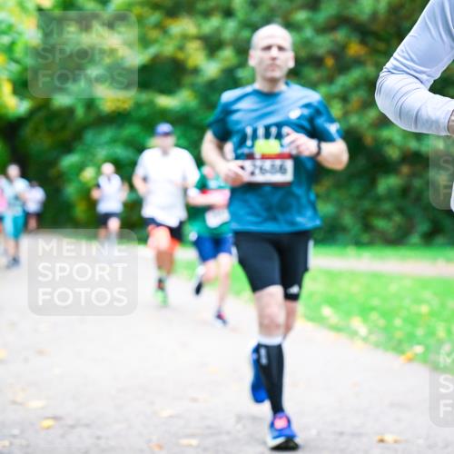 12.10.2025 - Bramfelder Halbmarathon 2025 Dr. Thomas Lammeyer http://msf.ph/oto/9353912 12.10.2025 10:48:36 Laufen 2656, 34, 27 meine-sportfotos.de