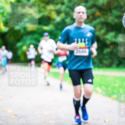 12.10.2025 - Bramfelder Halbmarathon 2025 Dr. Thomas Lammeyer http://msf.ph/oto/9353913 12.10.2025 10:48:36 Laufen 2636 meine-sportfotos.de