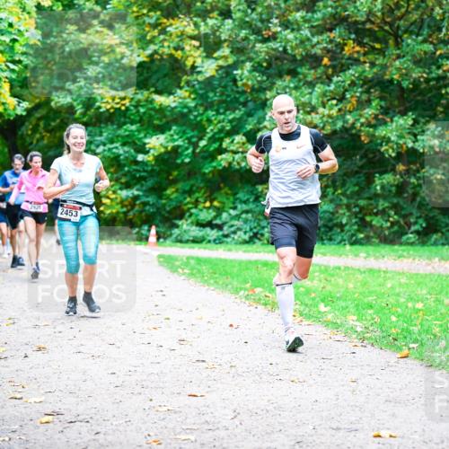 12.10.2025 - Bramfelder Halbmarathon 2025 Dr. Thomas Lammeyer http://msf.ph/oto/9353932 12.10.2025 10:48:40 Laufen 10, 2925, 2453 meine-sportfotos.de
