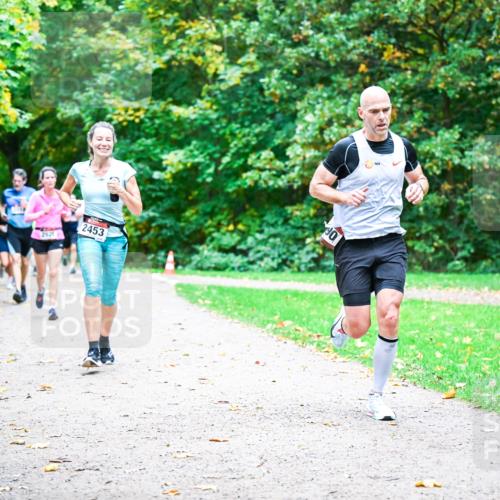 12.10.2025 - Bramfelder Halbmarathon 2025 Dr. Thomas Lammeyer http://msf.ph/oto/9353934 12.10.2025 10:48:40 Laufen 2453, 2925, 90 meine-sportfotos.de