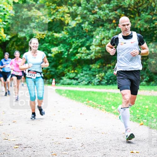12.10.2025 - Bramfelder Halbmarathon 2025 Dr. Thomas Lammeyer http://msf.ph/oto/9353936 12.10.2025 10:48:41 Laufen 2453 meine-sportfotos.de