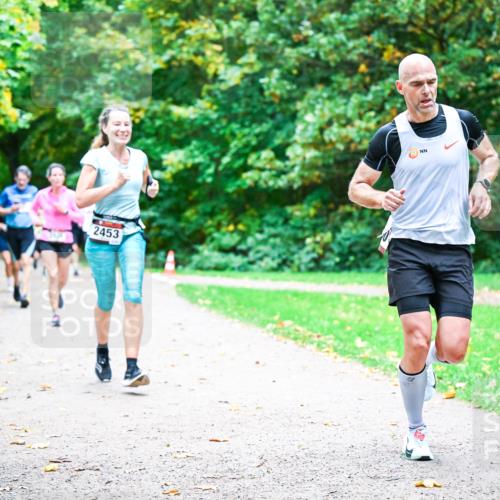 12.10.2025 - Bramfelder Halbmarathon 2025 Dr. Thomas Lammeyer http://msf.ph/oto/9353937 12.10.2025 10:48:41 Laufen 2453 meine-sportfotos.de
