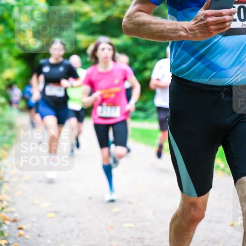 12.10.2025 - Bramfelder Halbmarathon 2025 Dr. Thomas Lammeyer http://msf.ph/oto/9353968 12.10.2025 10:48:47 Laufen 013 meine-sportfotos.de