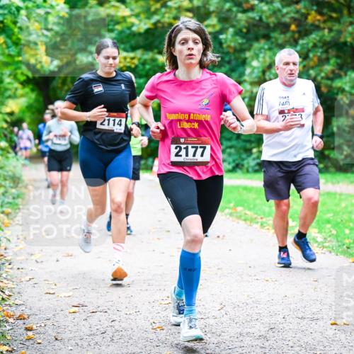12.10.2025 - Bramfelder Halbmarathon 2025 Dr. Thomas Lammeyer http://msf.ph/oto/9353970 12.10.2025 10:48:47 Laufen 2114, 2177 meine-sportfotos.de