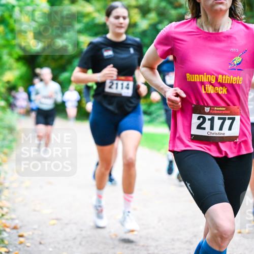 12.10.2025 - Bramfelder Halbmarathon 2025 Dr. Thomas Lammeyer http://msf.ph/oto/9353975 12.10.2025 10:48:48 Laufen 2114, 34, 2177 meine-sportfotos.de