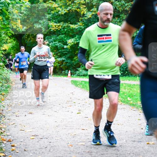 12.10.2025 - Bramfelder Halbmarathon 2025 Dr. Thomas Lammeyer http://msf.ph/oto/9353978 12.10.2025 10:48:49 Laufen 2812, 2970, 2114 meine-sportfotos.de