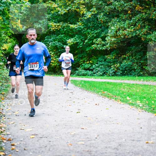 12.10.2025 - Bramfelder Halbmarathon 2025 Dr. Thomas Lammeyer http://msf.ph/oto/9353999 12.10.2025 10:48:52 Laufen 24, 2812, 2697 meine-sportfotos.de