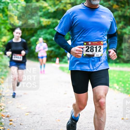 12.10.2025 - Bramfelder Halbmarathon 2025 Dr. Thomas Lammeyer http://msf.ph/oto/9354012 12.10.2025 10:48:54 Laufen 34, 2812, 9 meine-sportfotos.de