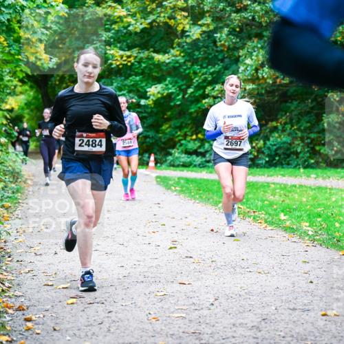 12.10.2025 - Bramfelder Halbmarathon 2025 Dr. Thomas Lammeyer http://msf.ph/oto/9354015 12.10.2025 10:48:55 Laufen 2484, 2581, 2697 meine-sportfotos.de