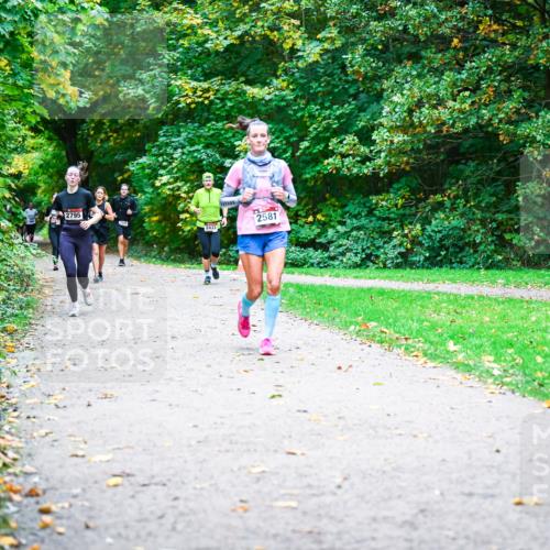 12.10.2025 - Bramfelder Halbmarathon 2025 Dr. Thomas Lammeyer http://msf.ph/oto/9354025 12.10.2025 10:48:56 Laufen 2795, 2433, 2581 meine-sportfotos.de