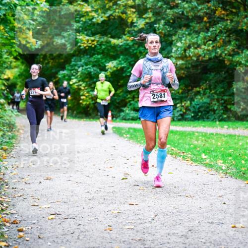 12.10.2025 - Bramfelder Halbmarathon 2025 Dr. Thomas Lammeyer http://msf.ph/oto/9354035 12.10.2025 10:48:58 Laufen 27, 2581 meine-sportfotos.de
