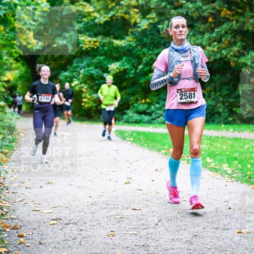 12.10.2025 - Bramfelder Halbmarathon 2025 Dr. Thomas Lammeyer http://msf.ph/oto/9354039 12.10.2025 10:48:58 Laufen 2795, 2581 meine-sportfotos.de