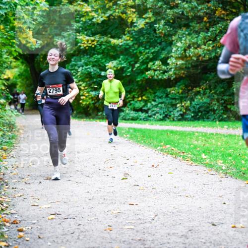 12.10.2025 - Bramfelder Halbmarathon 2025 Dr. Thomas Lammeyer http://msf.ph/oto/9354044 12.10.2025 10:48:59 Laufen 2795, 2433, 2581 meine-sportfotos.de