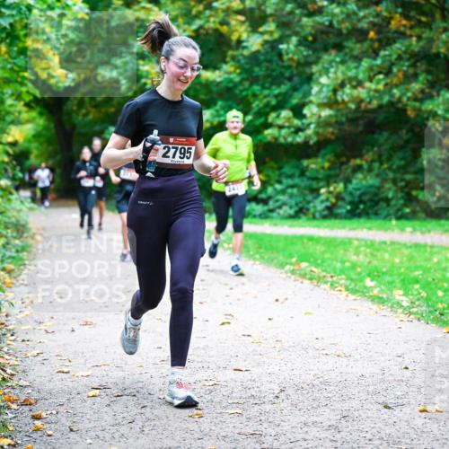 12.10.2025 - Bramfelder Halbmarathon 2025 Dr. Thomas Lammeyer http://msf.ph/oto/9354052 12.10.2025 10:49:00 Laufen 2795, 3435 meine-sportfotos.de